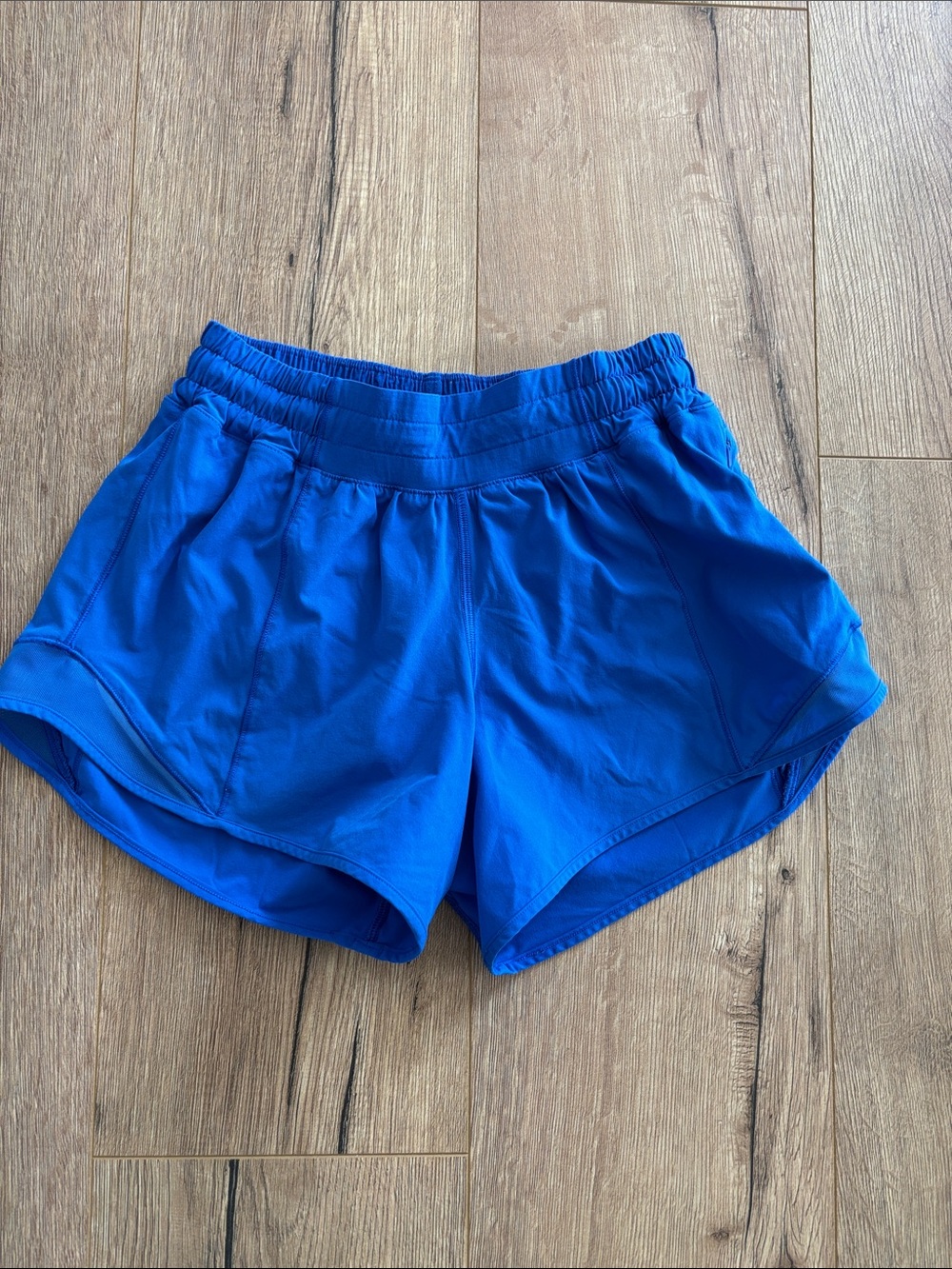 Excellent Lululemon Hotty shorts, size 4